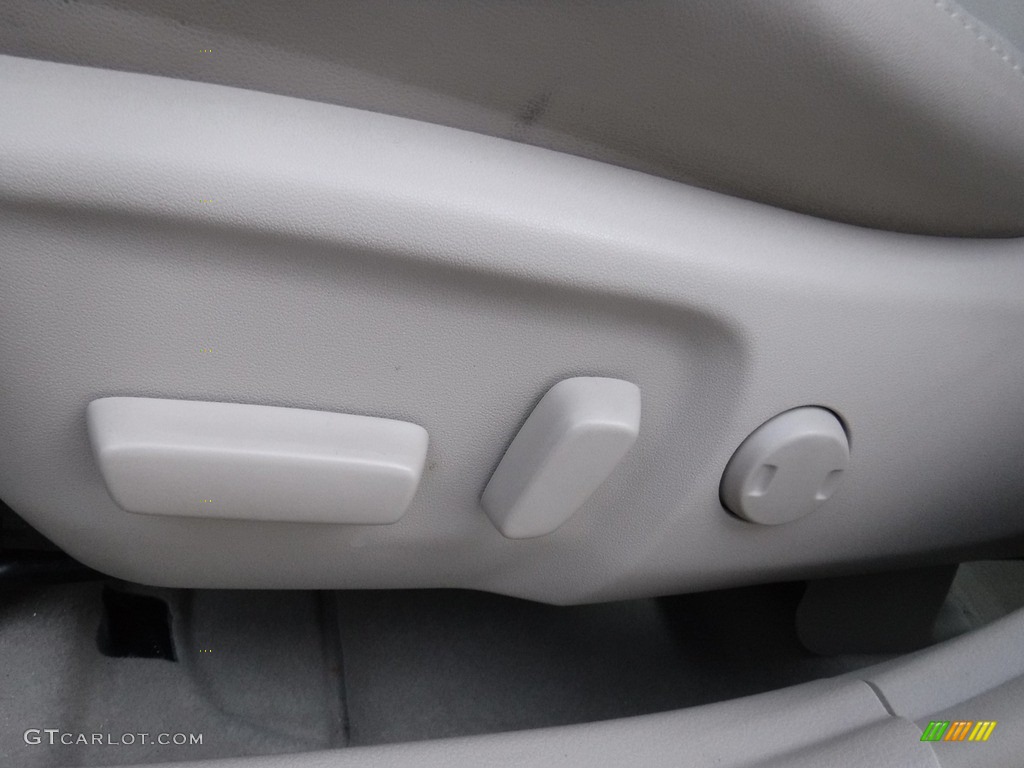 2014 Camry XLE V6 - Super White / Ivory photo #16