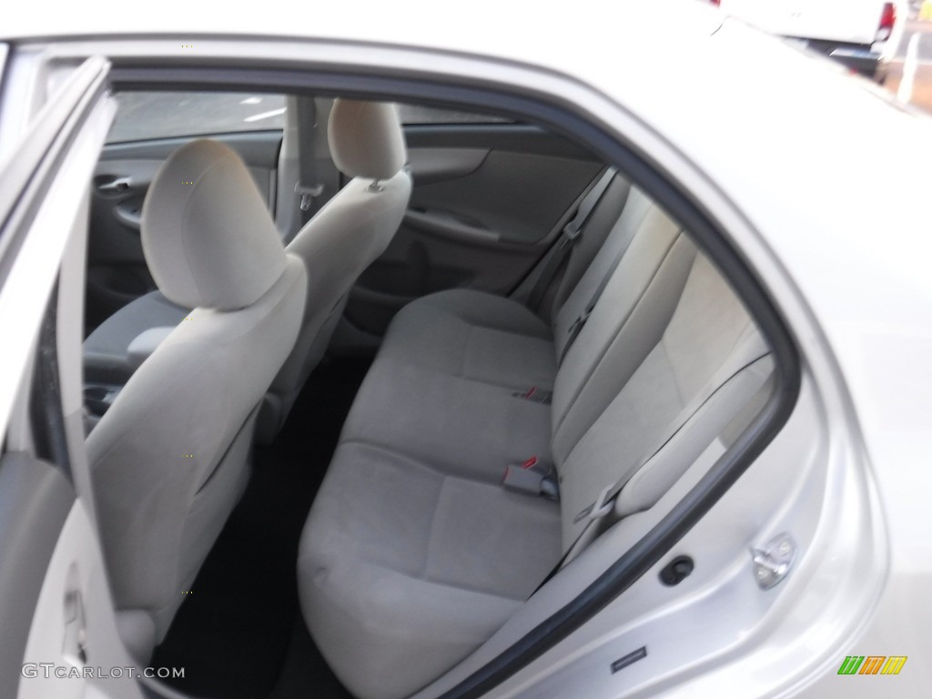 2010 Corolla LE - Classic Silver Metallic / Ash photo #22