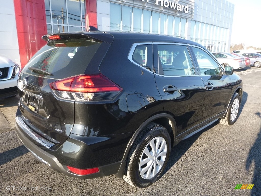 2017 Rogue S AWD - Magnetic Black / Charcoal photo #4