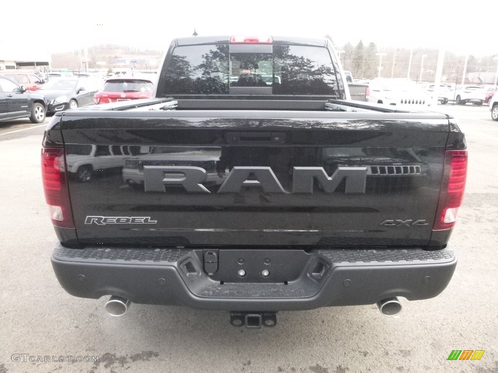 2018 1500 Rebel Crew Cab 4x4 - Brilliant Black Crystal Pearl / Black photo #4