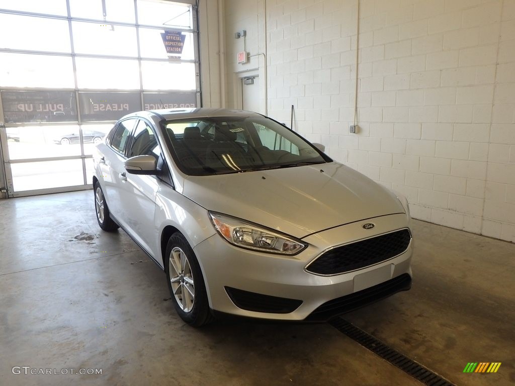 2018 Focus SE Sedan - Ingot Silver / Charcoal Black photo #1