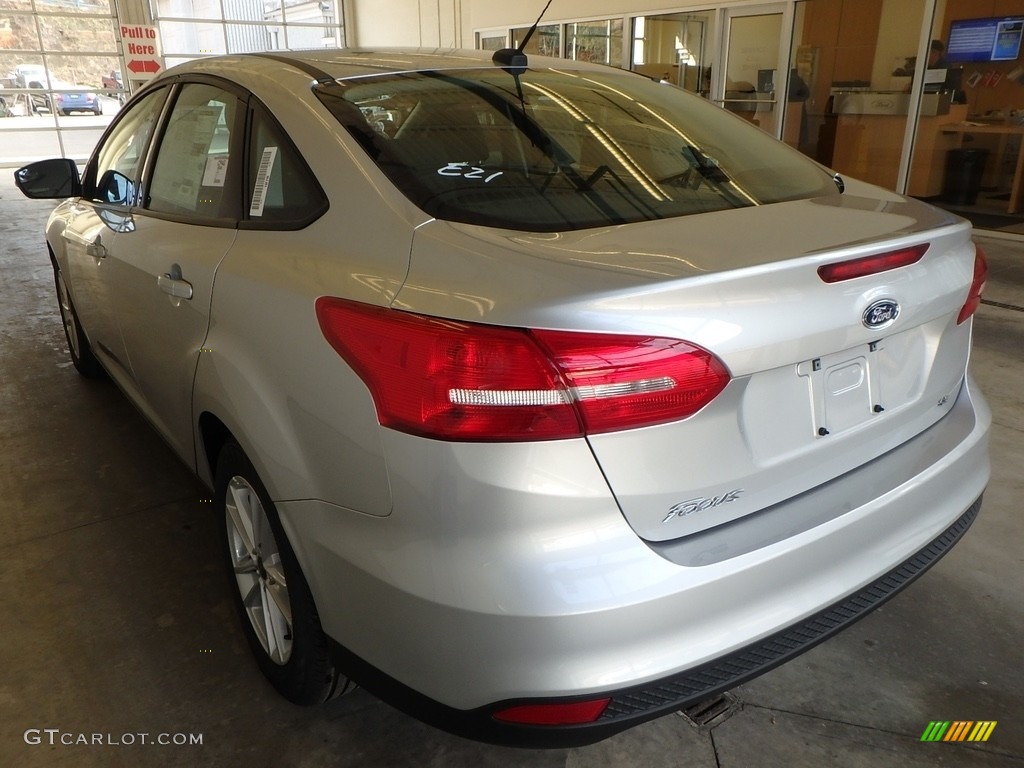 2018 Focus SE Sedan - Ingot Silver / Charcoal Black photo #3