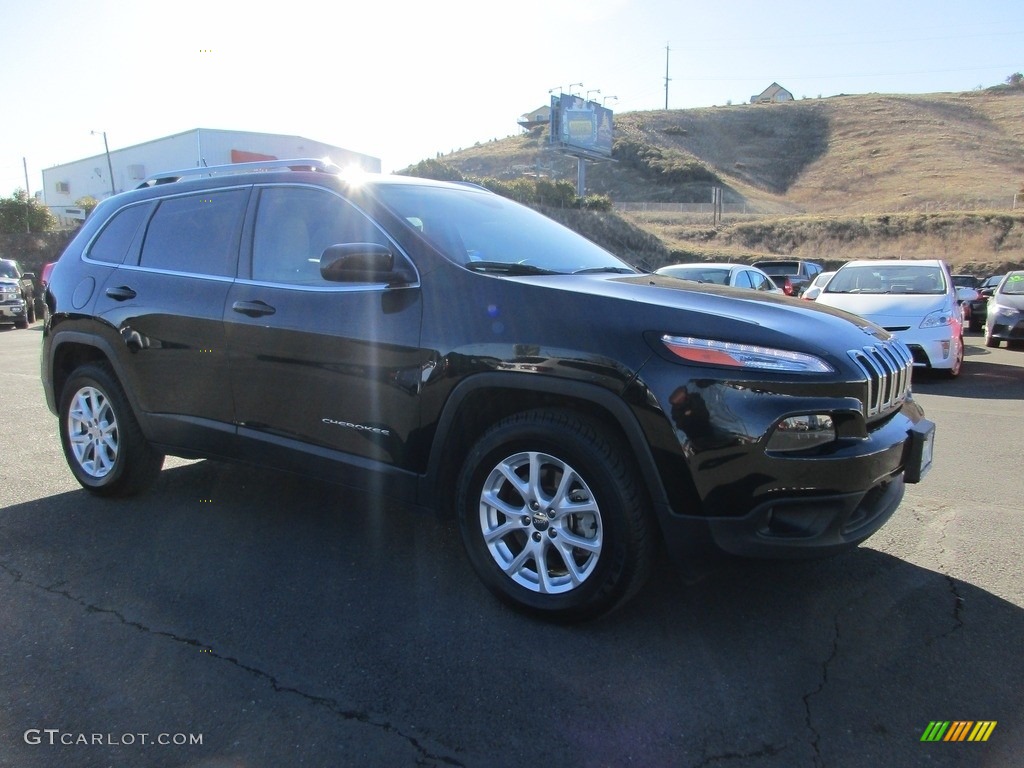 2015 Cherokee Latitude 4x4 - Brilliant Black Crystal Pearl / Black/Light Frost Beige photo #1