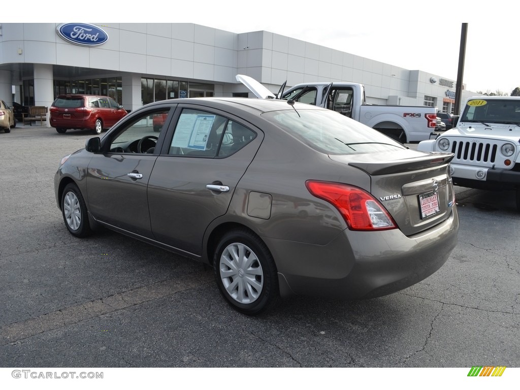 2013 Versa 1.6 S Sedan - Magnetic Gray / Charcoal photo #5