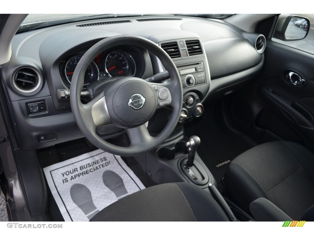 2013 Versa 1.6 S Sedan - Magnetic Gray / Charcoal photo #10