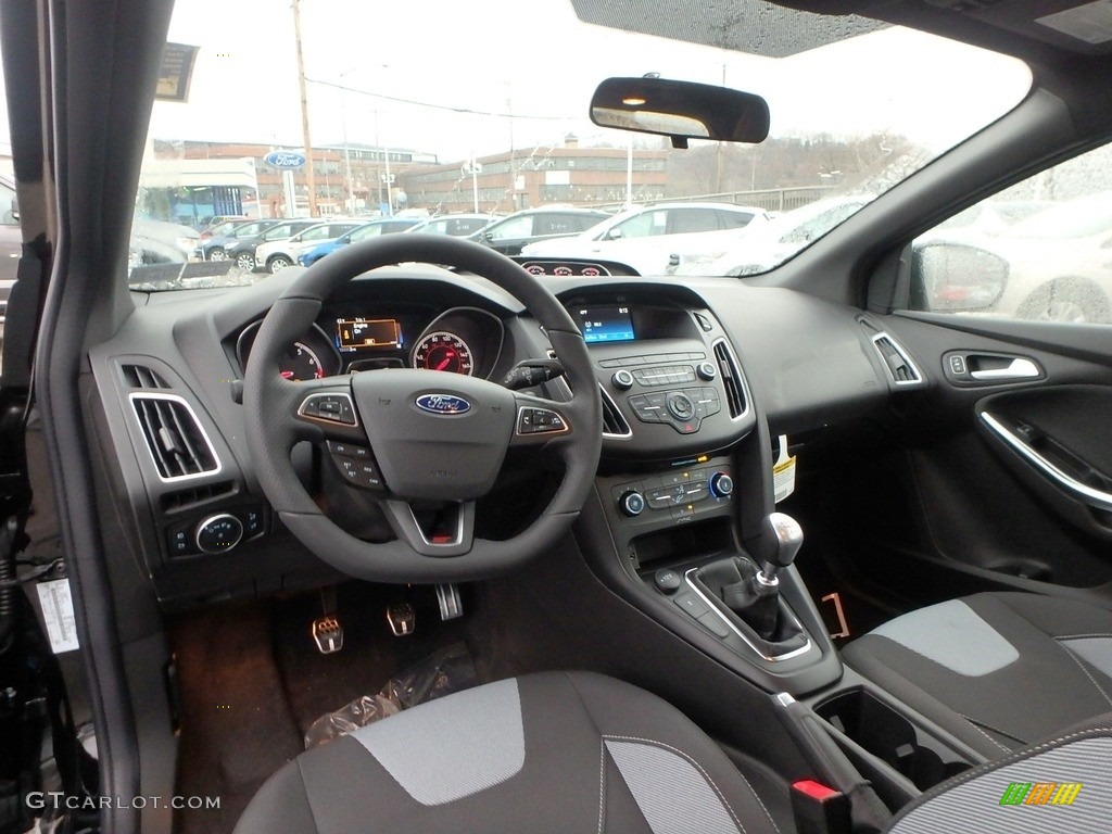 Charcoal Black Interior 2018 Ford Focus ST Hatch Photo #124562513