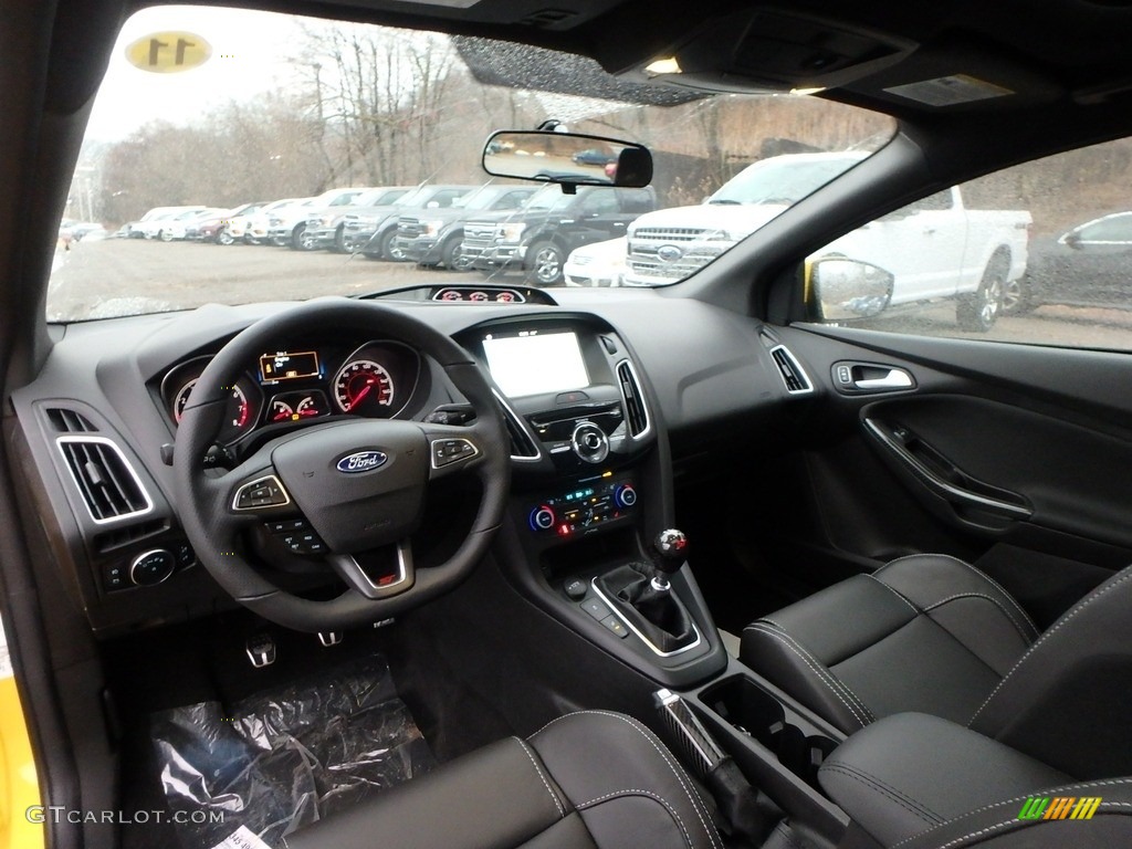 Charcoal Black Interior 2018 Ford Focus ST Hatch Photo #124563443