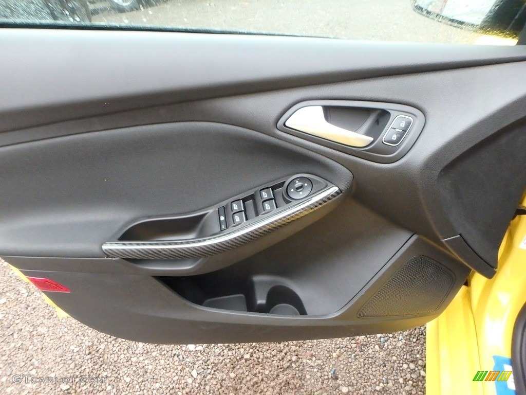 2018 Ford Focus ST Hatch Charcoal Black Door Panel Photo #124563461