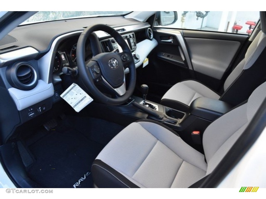 2018 RAV4 XLE AWD - Super White / Ash photo #5