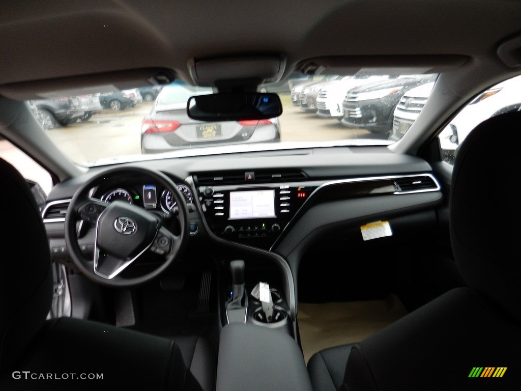 2018 Camry LE - Celestial Silver Metallic / Black photo #6