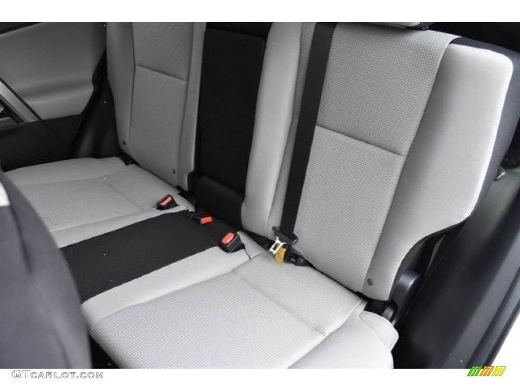 2018 RAV4 XLE AWD - Super White / Black photo #7