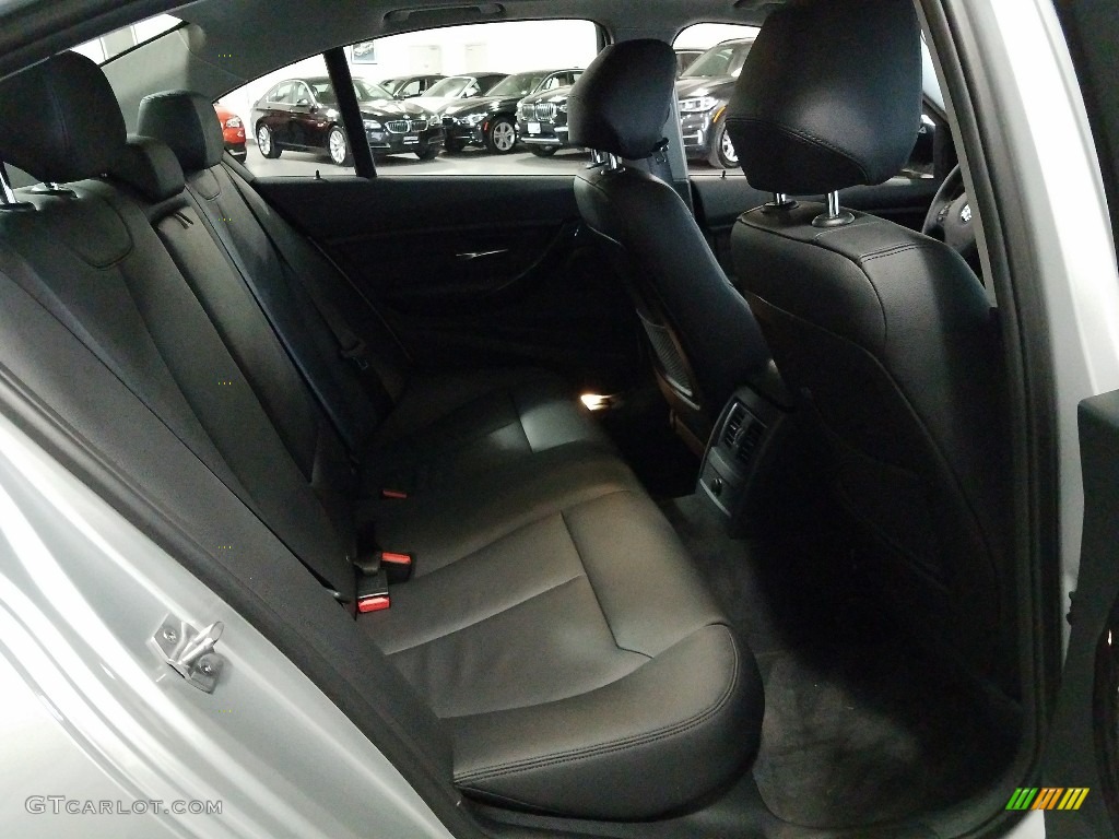 2018 3 Series 320i xDrive Sedan - Glacier Silver Metallic / Black photo #16