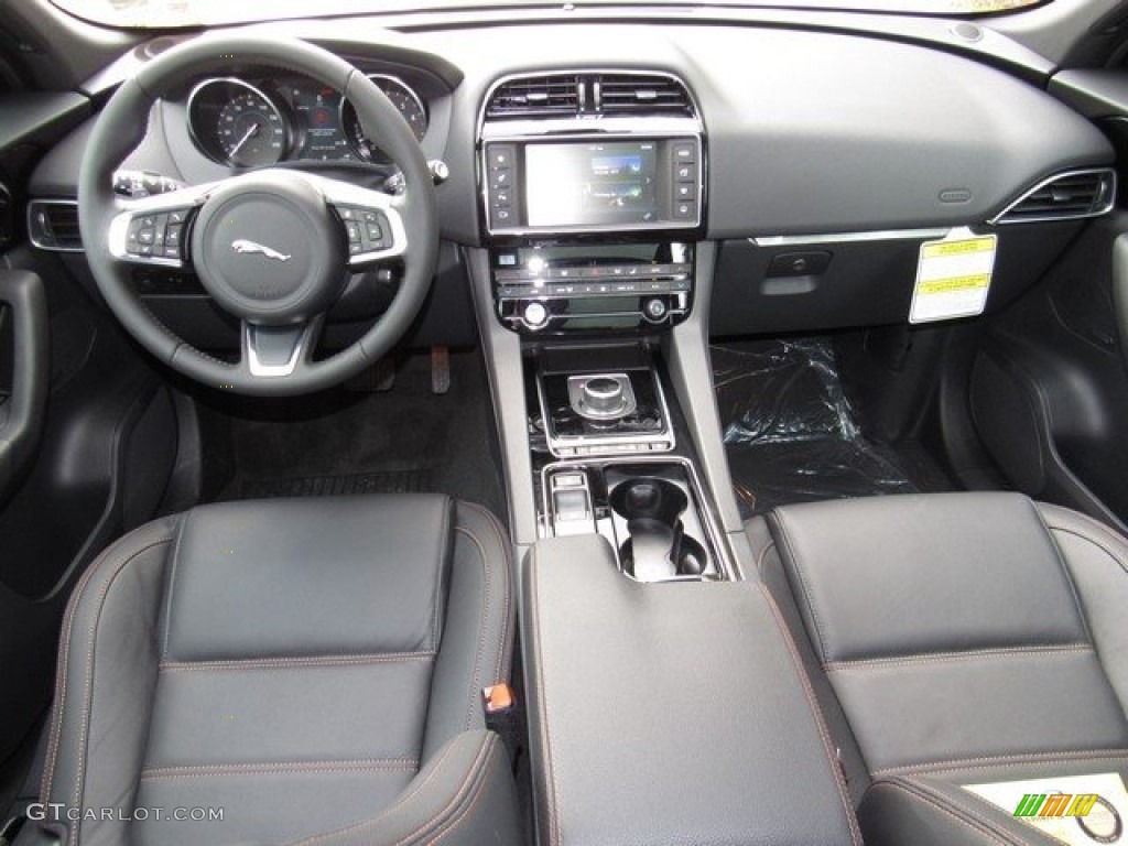 2018 Jaguar F-PACE 30t AWD Prestige Dashboard Photos