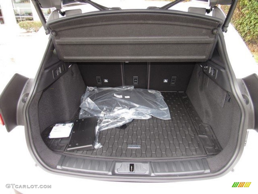 2018 Jaguar F-PACE 30t AWD Prestige Trunk Photos