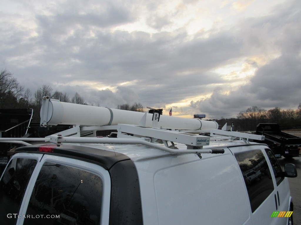 2014 Express 2500 Cargo WT - Summit White / Medium Pewter photo #44