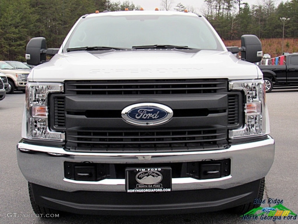 2017 F350 Super Duty XL Crew Cab 4x4 - Oxford White / Medium Earth Gray photo #8