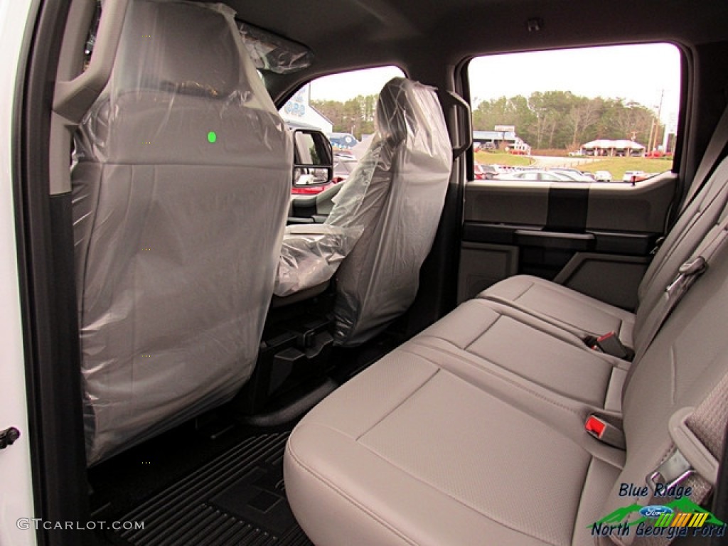 2017 F350 Super Duty XL Crew Cab 4x4 - Oxford White / Medium Earth Gray photo #12
