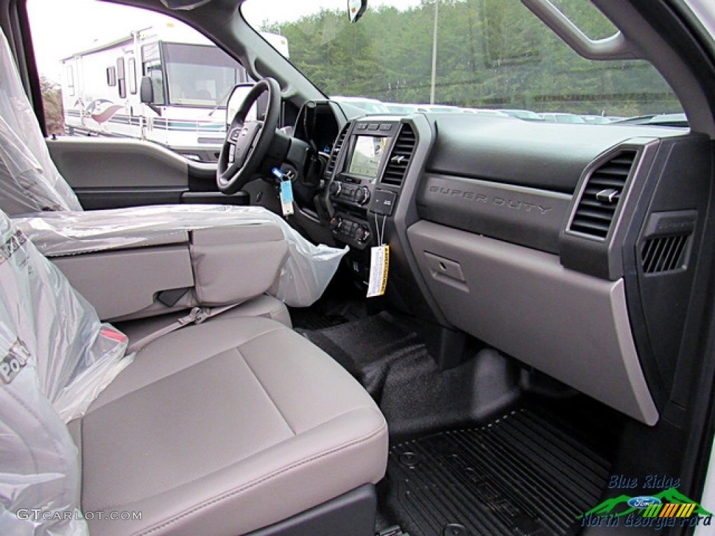 2017 F350 Super Duty XL Crew Cab 4x4 - Oxford White / Medium Earth Gray photo #31