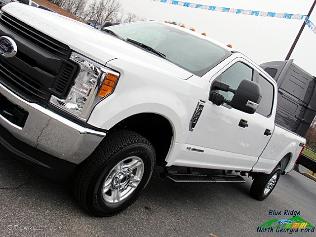 2017 F350 Super Duty XL Crew Cab 4x4 - Oxford White / Medium Earth Gray photo #32