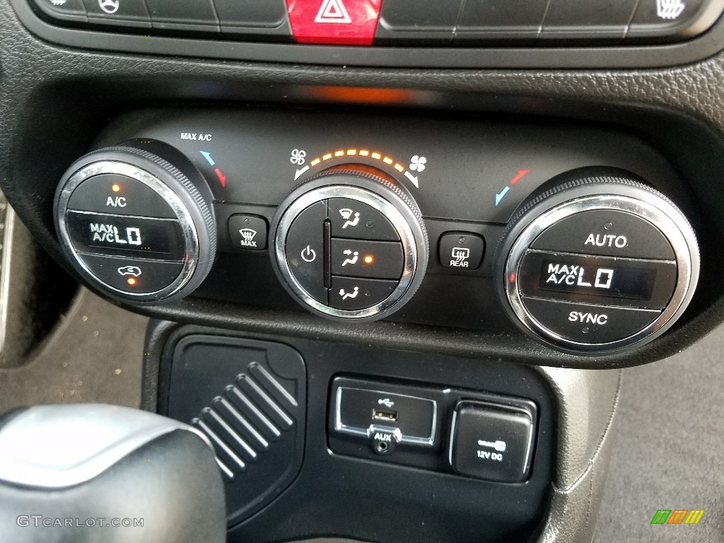 2017 Jeep Renegade Limited Controls Photos