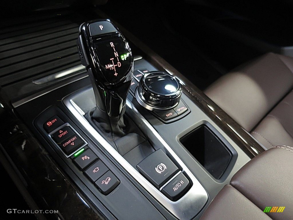 2017 BMW X5 xDrive50i Transmission Photos