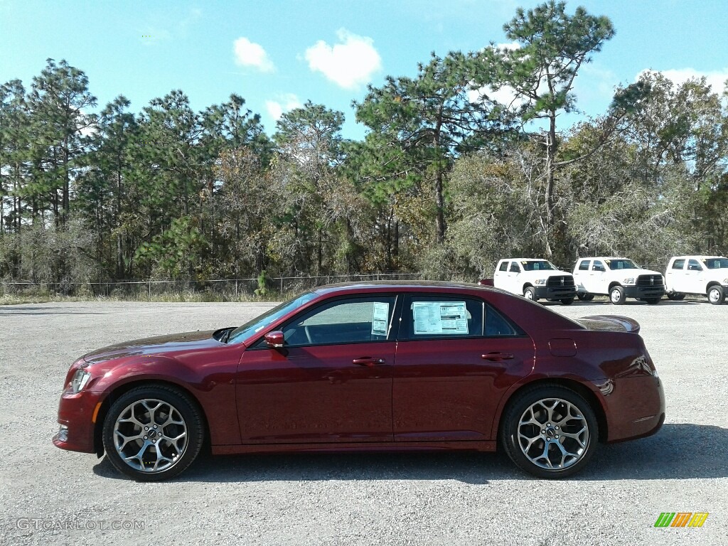 2018 300 S - Velvet Red Pearl / Black photo #2