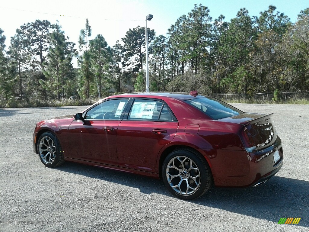 2018 300 S - Velvet Red Pearl / Black photo #3