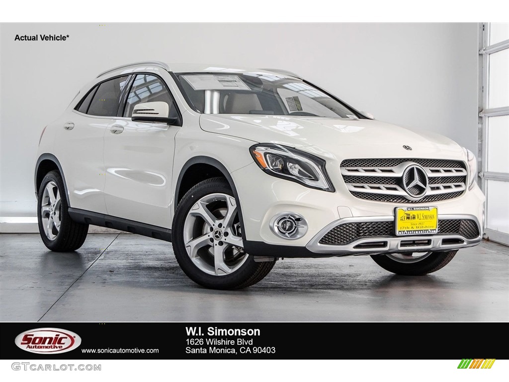 2018 GLA 250 4Matic - Cirrus White / Sahara Beige photo #1