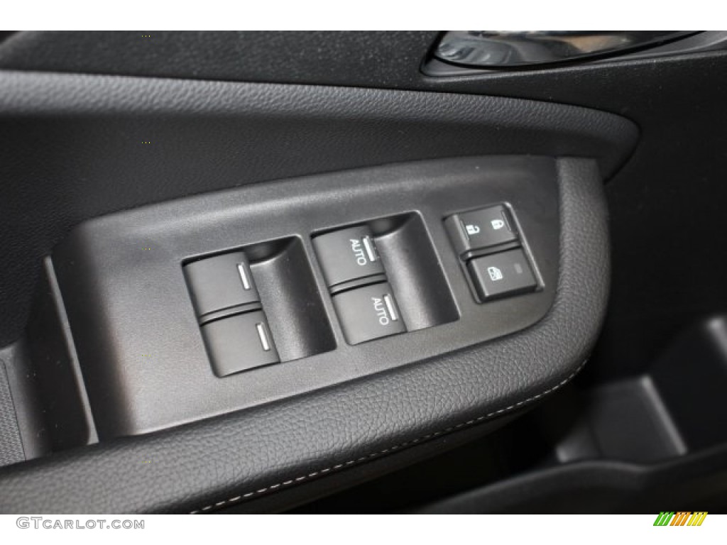 2018 Honda Ridgeline RTL-T Controls Photo #124625890