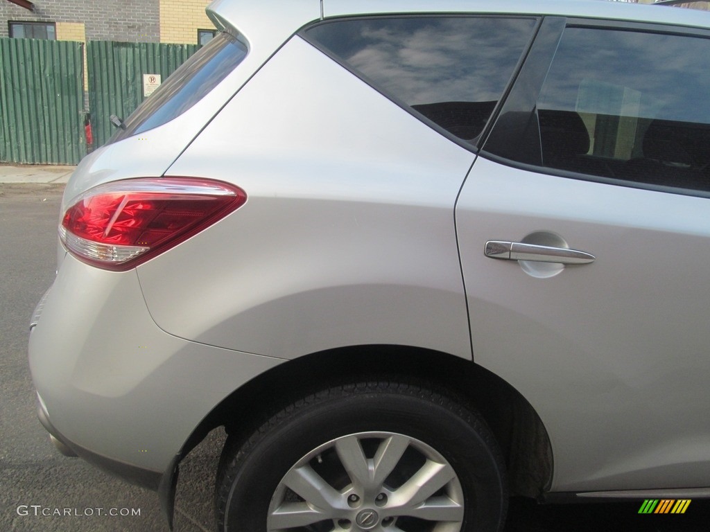 2011 Murano SV AWD - Brilliant Silver / Black photo #11