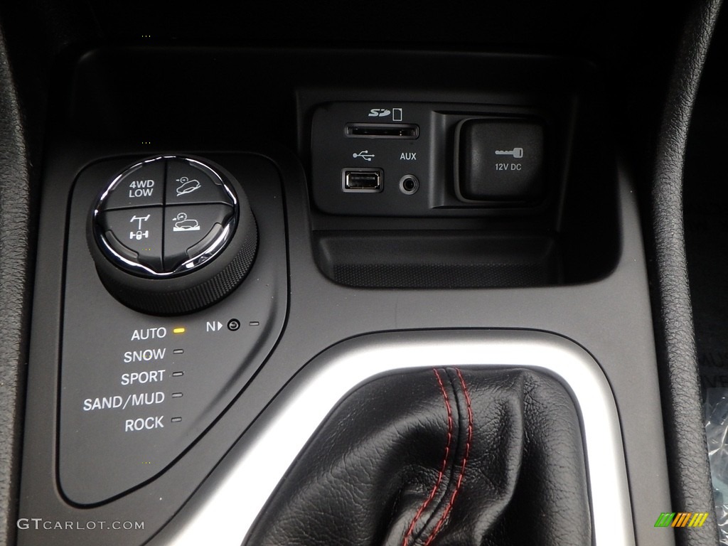 2018 Cherokee Trailhawk 4x4 - Patriot Blue Pearl / Black photo #18