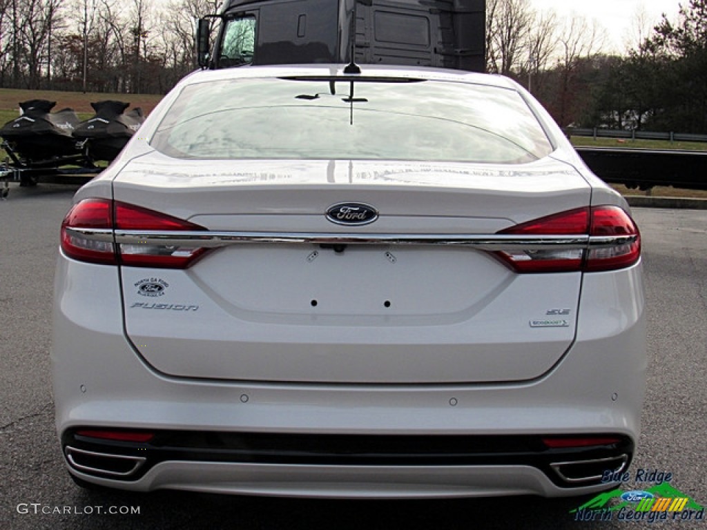 2018 Fusion SE - White Platinum / Medium Light Stone photo #4