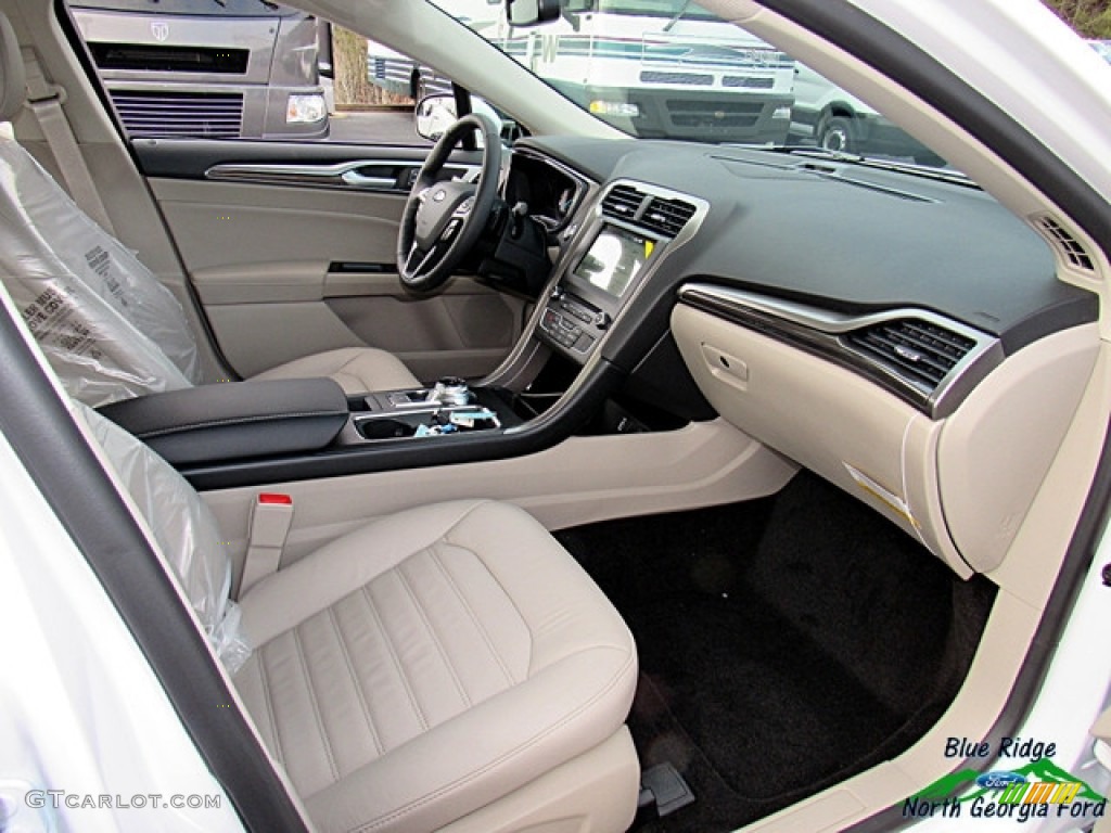 2018 Fusion SE - White Platinum / Medium Light Stone photo #29