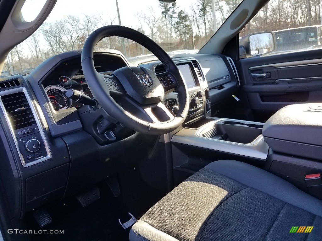 2018 1500 Big Horn Crew Cab 4x4 - Bright White / Black/Diesel Gray photo #7