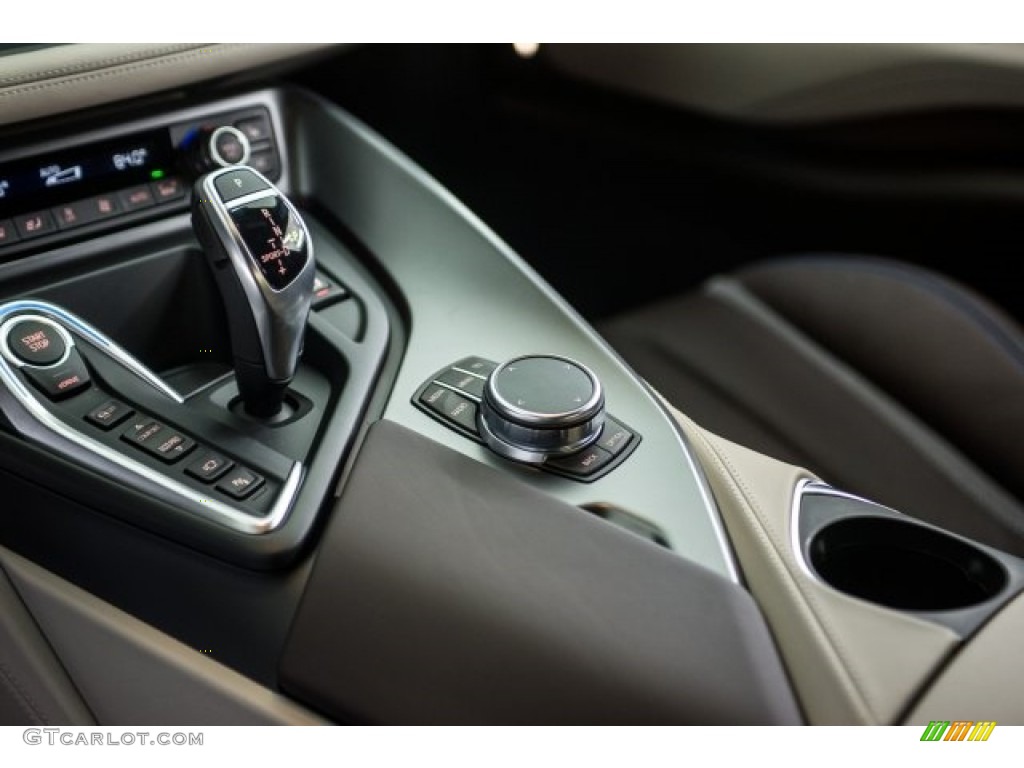 2017 BMW i8 Standard i8 Model Controls Photo #124639549