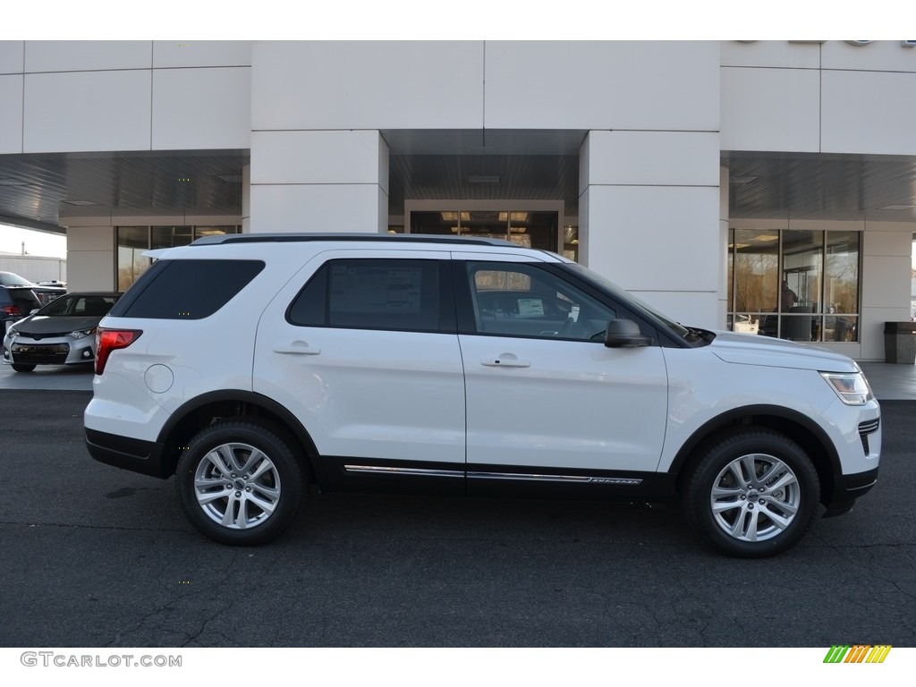 2018 Explorer XLT 4WD - Oxford White / Medium Stone photo #2