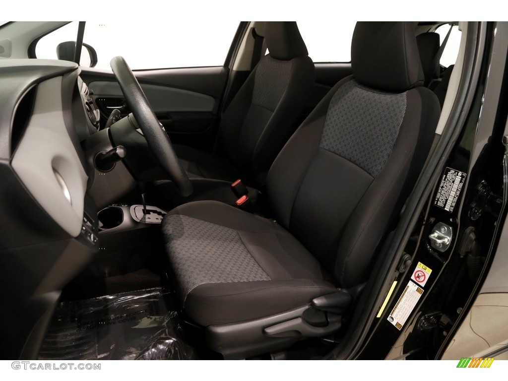 2016 Yaris 5-Door LE - Black Sand Pearl / Black photo #5