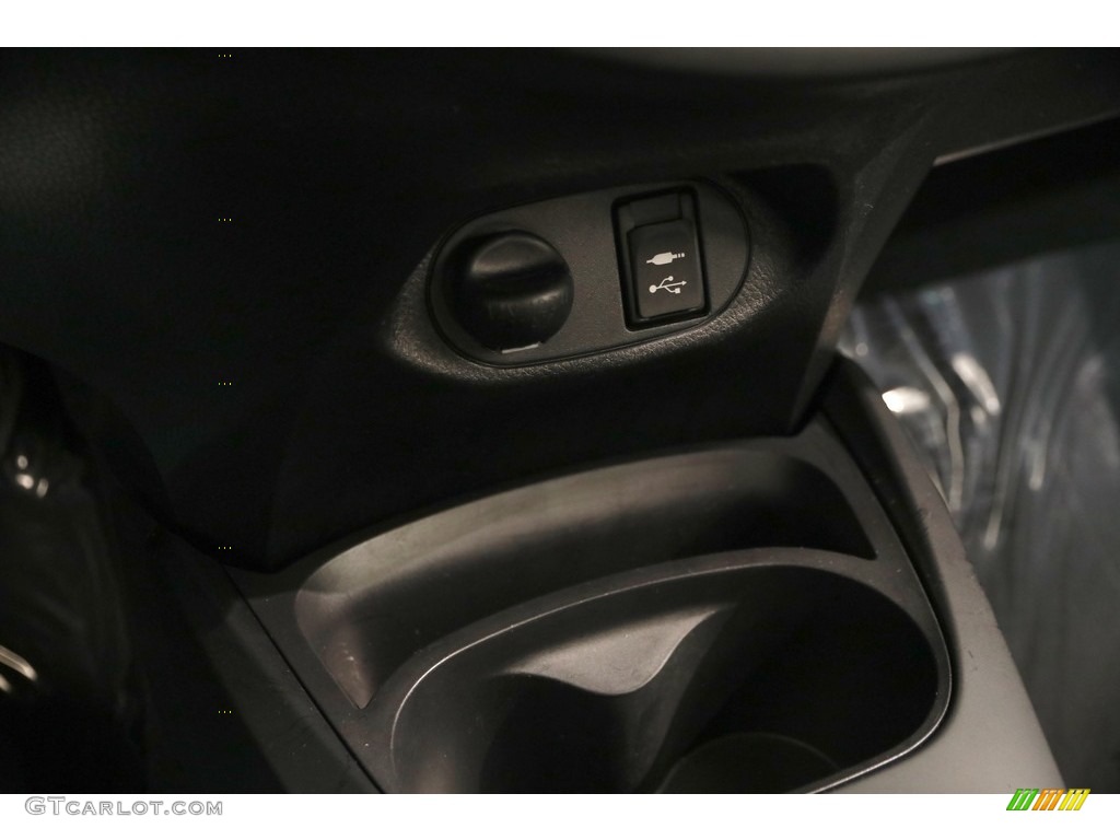 2016 Yaris 5-Door LE - Black Sand Pearl / Black photo #11