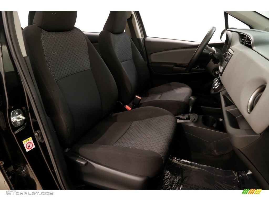 2016 Yaris 5-Door LE - Black Sand Pearl / Black photo #13