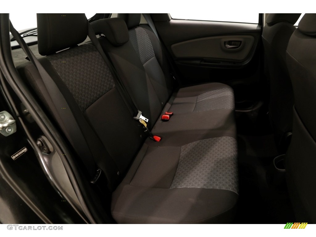 2016 Yaris 5-Door LE - Black Sand Pearl / Black photo #14