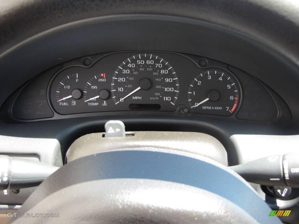 2004 Cavalier Sedan - Sandrift Metallic / Neutral photo #12