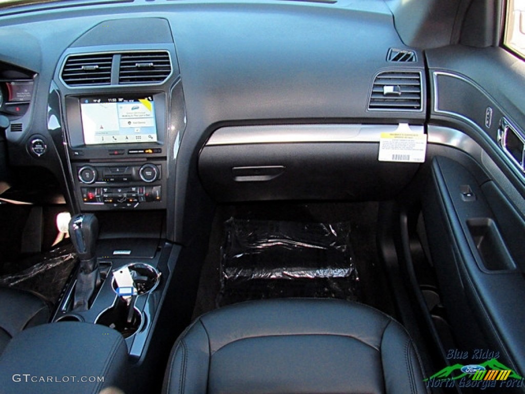 2018 Explorer XLT - Ingot Silver / Ebony Black photo #24