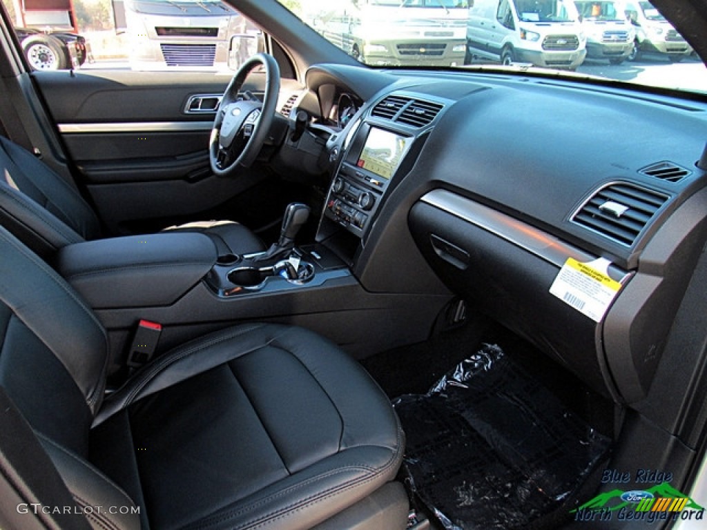 2018 Explorer XLT - Ingot Silver / Ebony Black photo #29