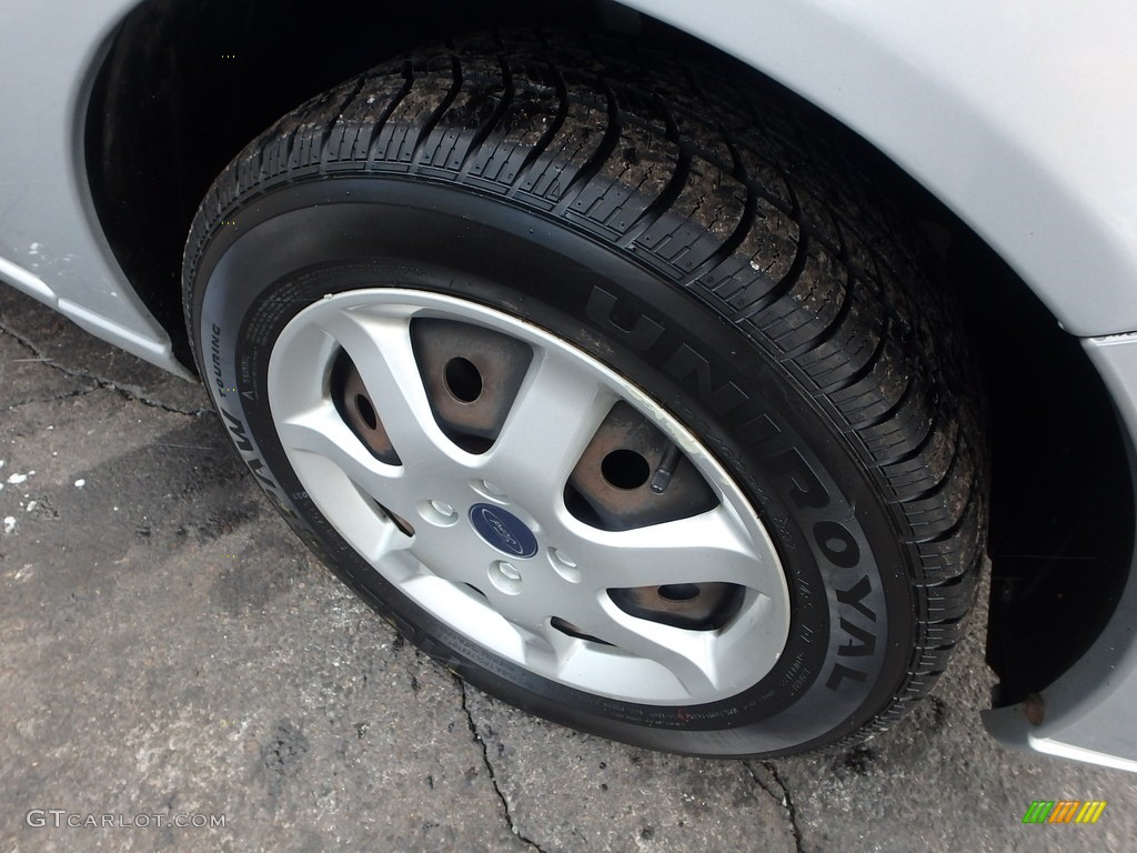 2005 Focus ZX4 S Sedan - CD Silver Metallic / Dark Flint/Light Flint photo #13