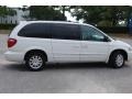 Stone White - Town & Country LXi Photo No. 11