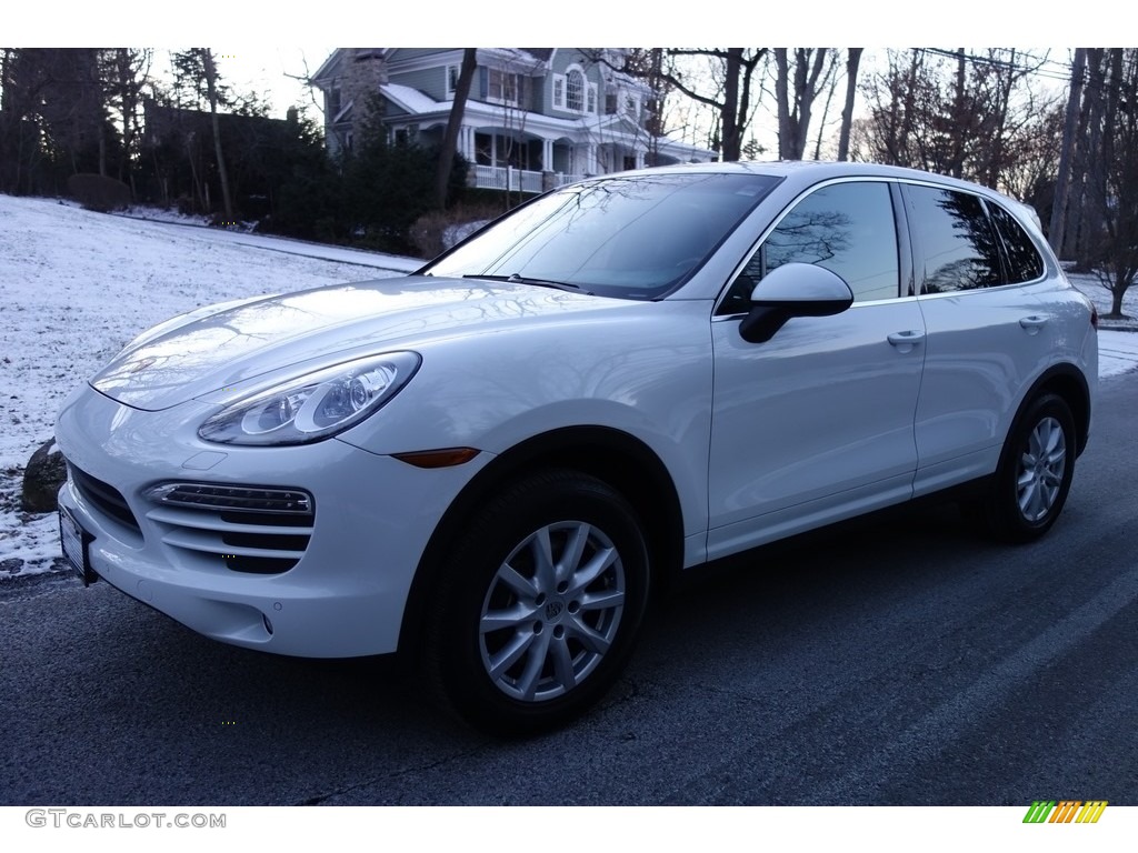 White Porsche Cayenne