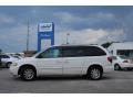 Stone White - Town & Country LXi Photo No. 28