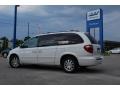 Stone White - Town & Country LXi Photo No. 32