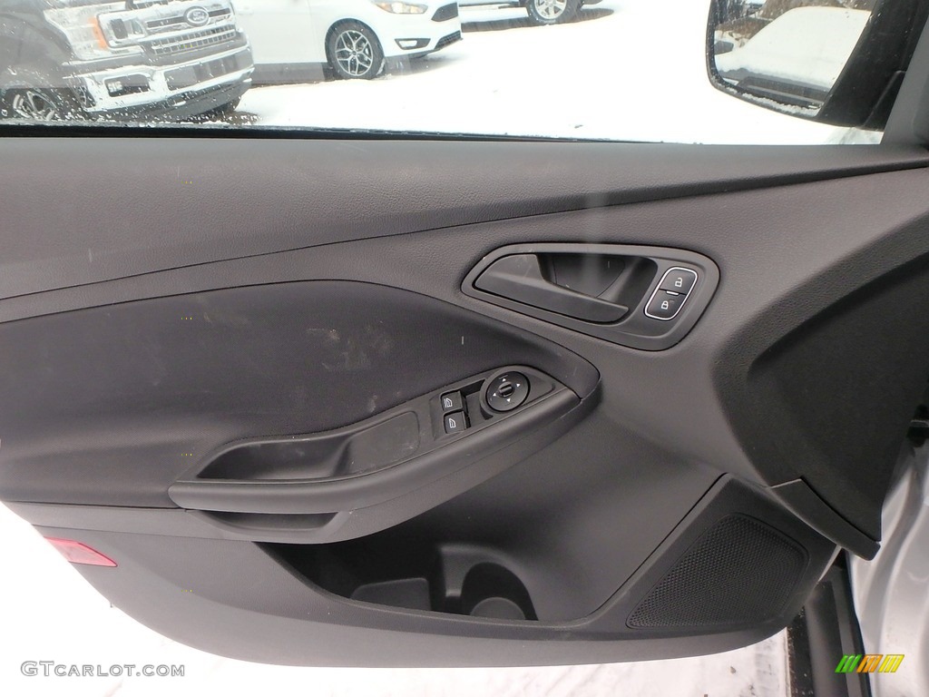2018 Ford Focus S Sedan Door Panel Photos