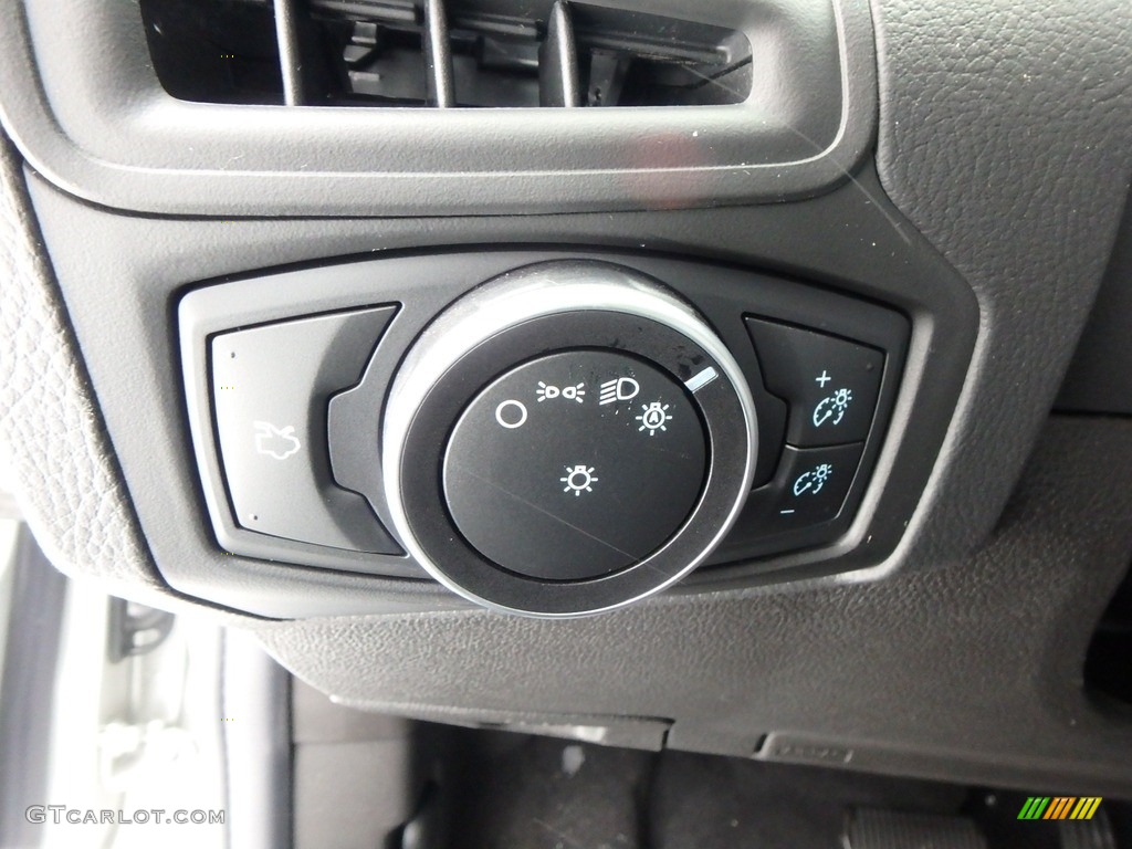 2018 Ford Focus S Sedan Controls Photo #124693203